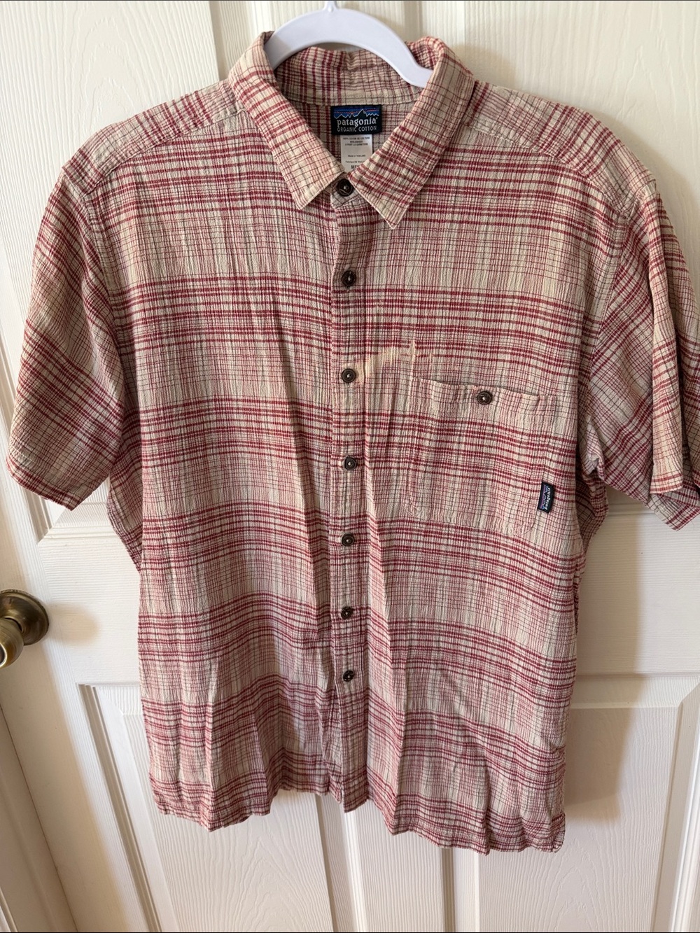 Patagonia Red and Cream Plaid Short Sleeve Button-Down Shirt Sz L. Box52